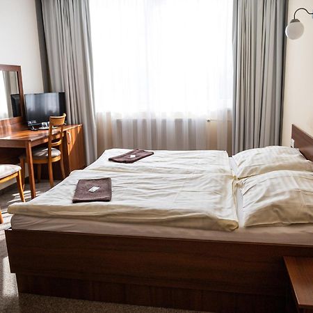 City Hotel B&B, Reception 24 7, 800M Od-From R1, Free Parking Banská Bystrica Buitenkant foto