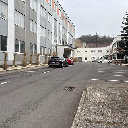 City Hotel B&B, Reception 24 7, 800M Od-From R1, Free Parking Banská Bystrica Buitenkant foto