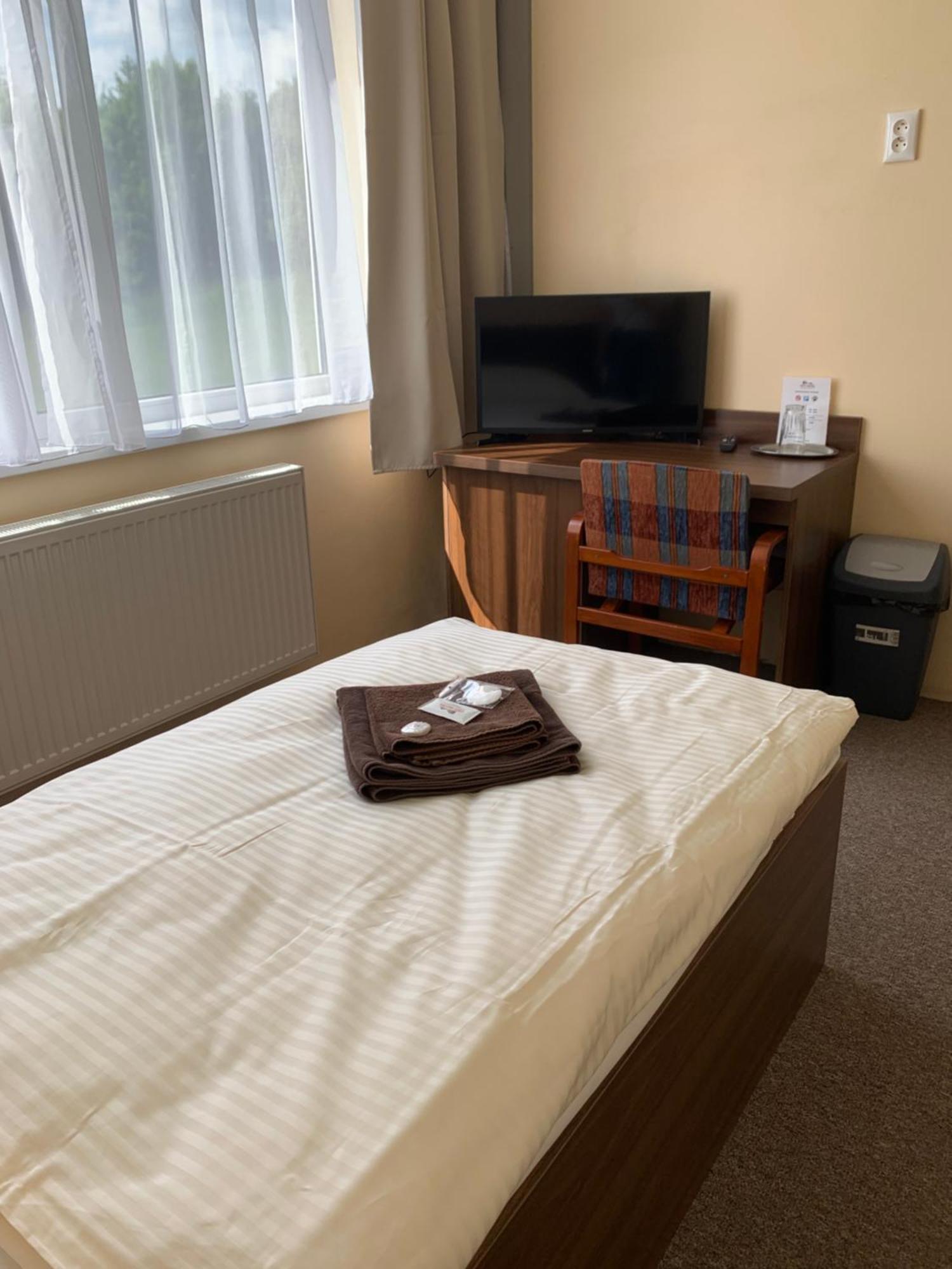 City Hotel B&B, Reception 24 7, 800M Od-From R1, Free Parking Banská Bystrica Buitenkant foto