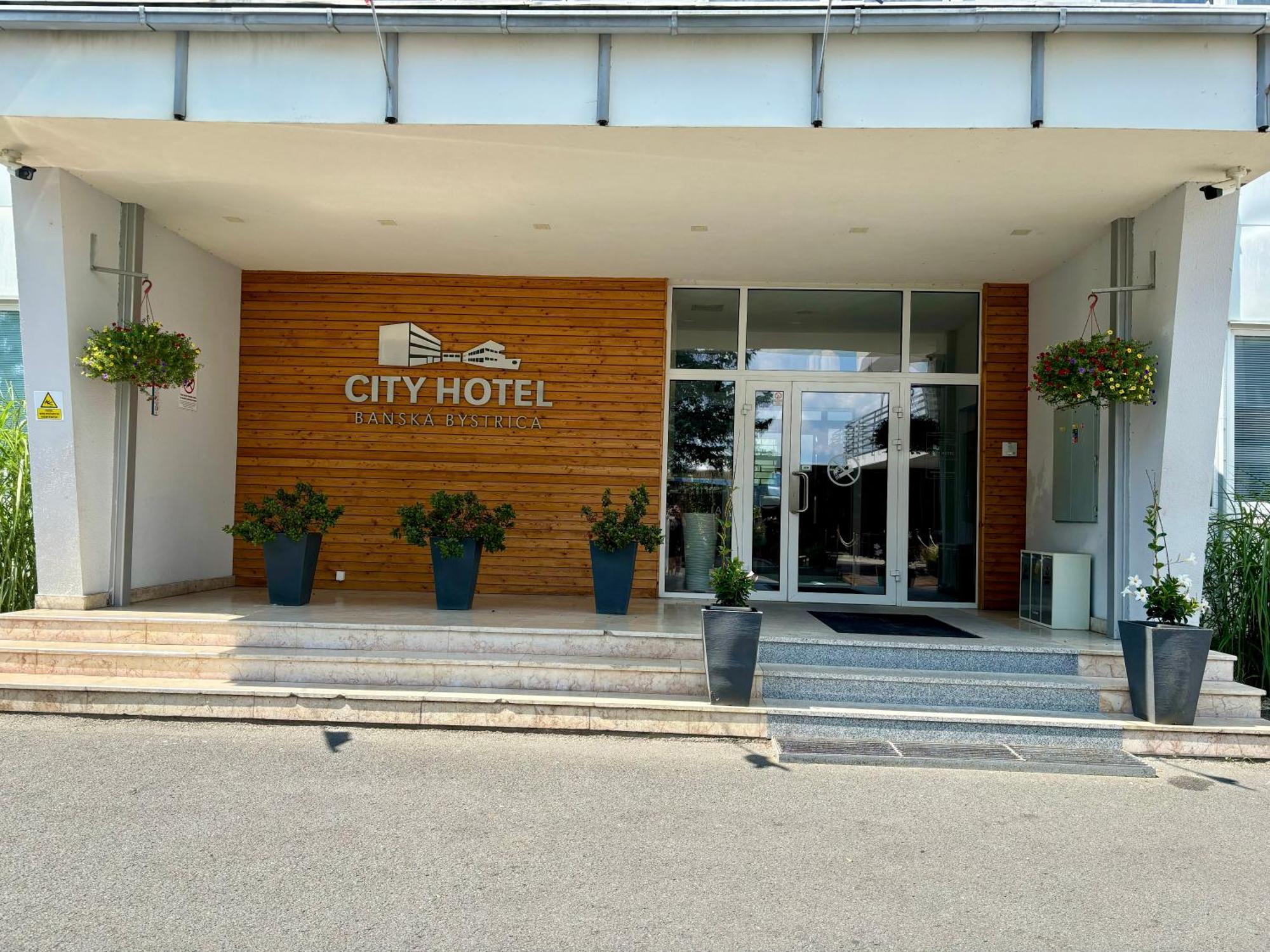 City Hotel B&B, Reception 24 7, 800M Od-From R1, Free Parking Banská Bystrica Buitenkant foto