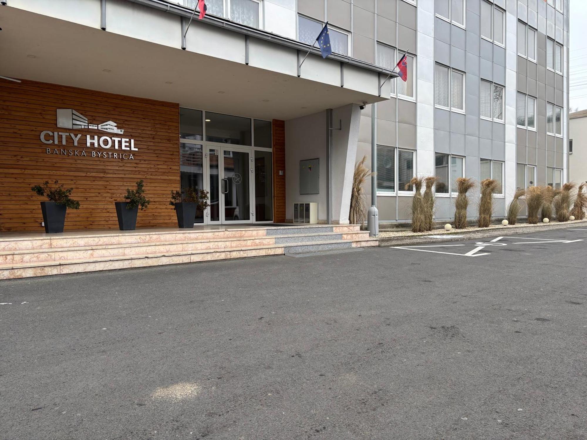 City Hotel B&B, Reception 24 7, 800M Od-From R1, Free Parking Banská Bystrica Buitenkant foto