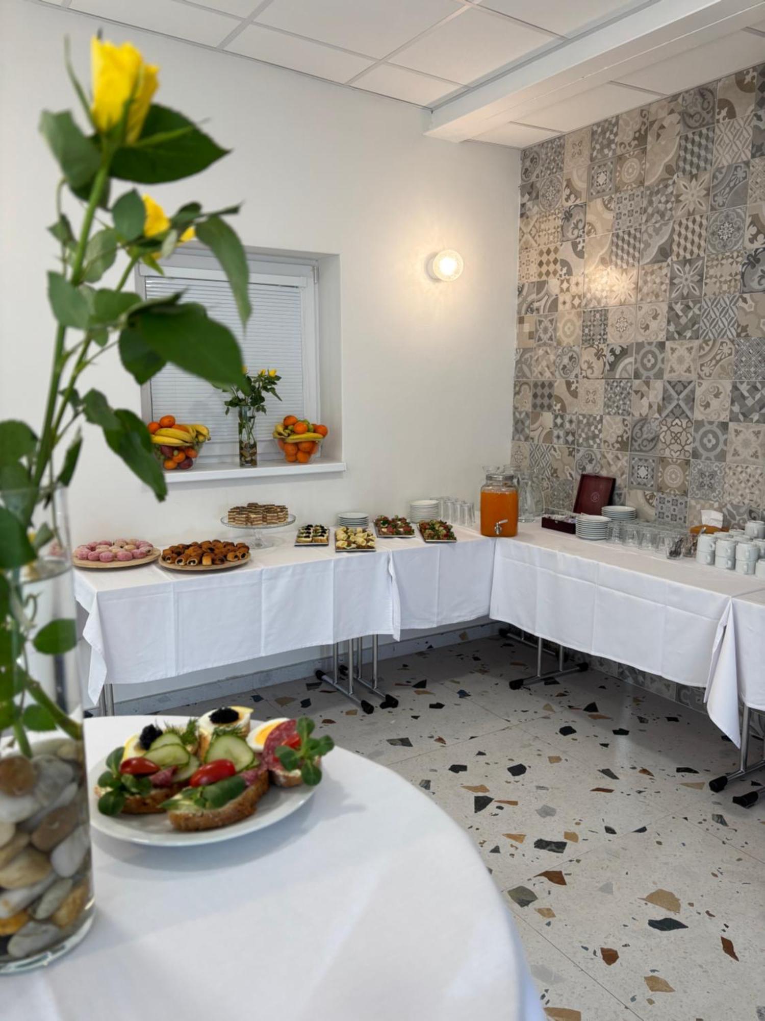 City Hotel B&B, Reception 24 7, 800M Od-From R1, Free Parking Banská Bystrica Buitenkant foto