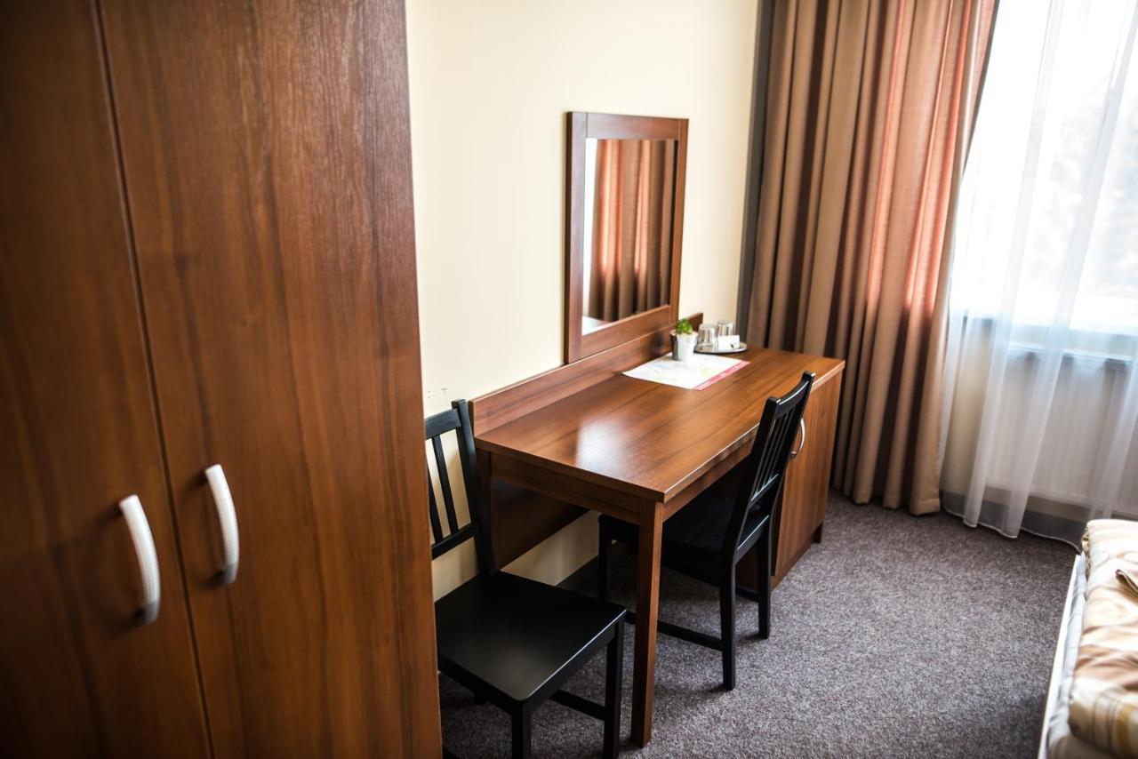 City Hotel B&B, Reception 24 7, 800M Od-From R1, Free Parking Banská Bystrica Buitenkant foto