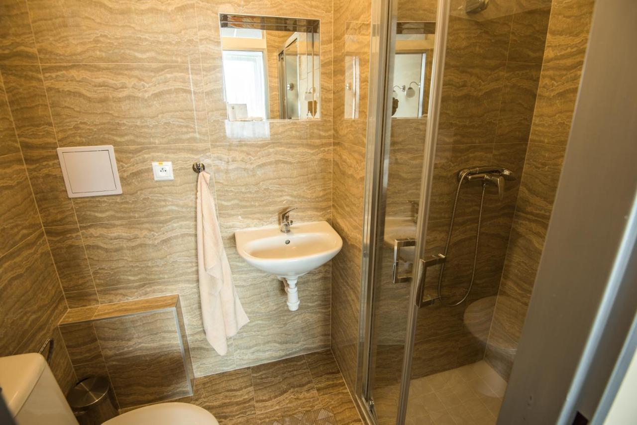 City Hotel B&B, Reception 24 7, 800M Od-From R1, Free Parking Banská Bystrica Buitenkant foto