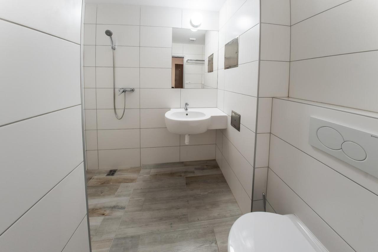 City Hotel B&B, Reception 24 7, 800M Od-From R1, Free Parking Banská Bystrica Buitenkant foto