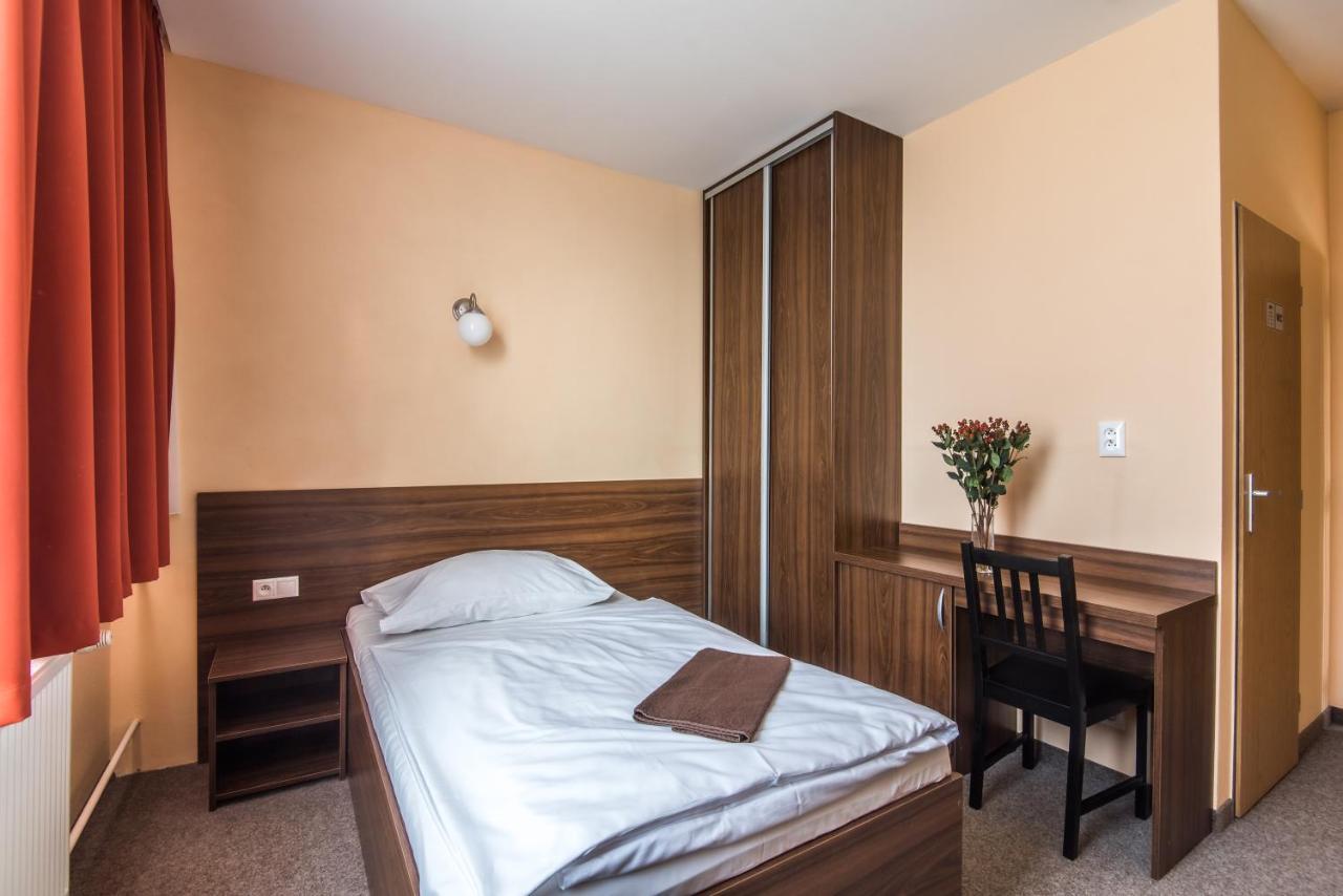 City Hotel B&B, Reception 24 7, 800M Od-From R1, Free Parking Banská Bystrica Buitenkant foto