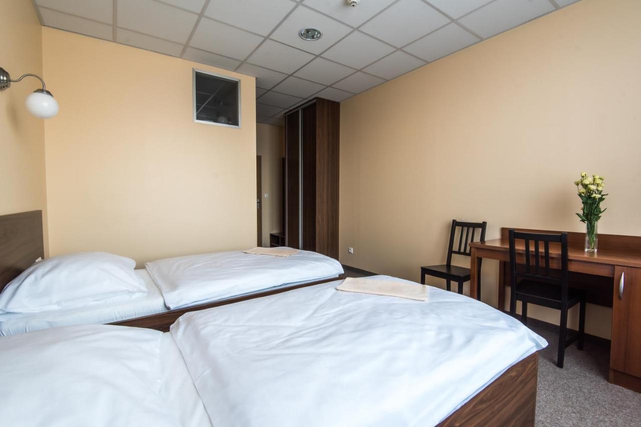 City Hotel B&B, Reception 24 7, 800M Od-From R1, Free Parking Banská Bystrica Buitenkant foto